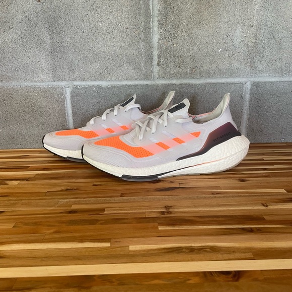 Men’s adidas Ultra Boost 21
Dash Grey Screaming Orange - Picture 4 of 6